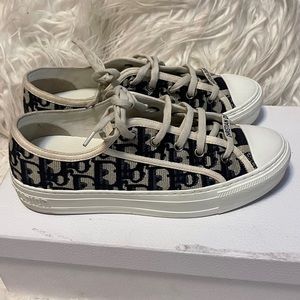 Walk’N’ Dior sneakers size 38.5 Women’s us 8.5